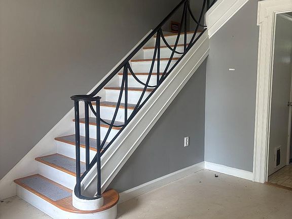3rd image of 19 W King St