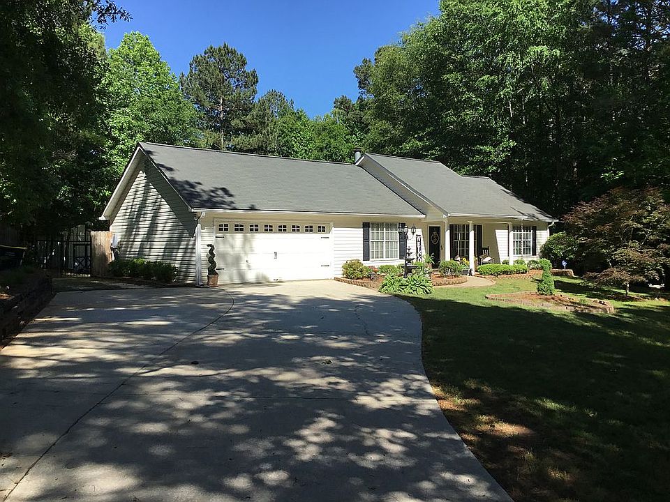 2nd image of 90 Moore Rd