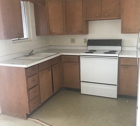 3rd image of 1439 E Iowa Dr