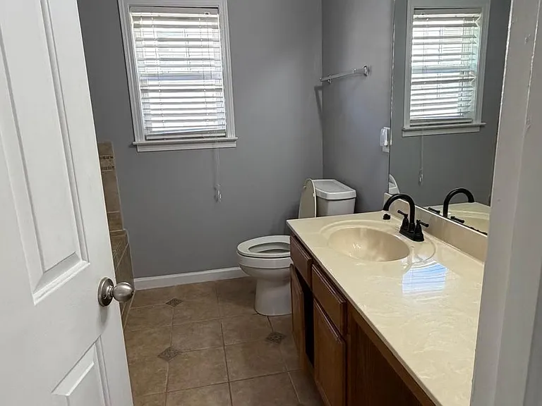 4008 Remington Oaks Cir — Photo 15