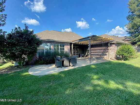 3rd image of 155 Cottonwood Dr