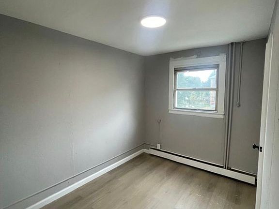 4th image of 144 Wakeman Ave #2R