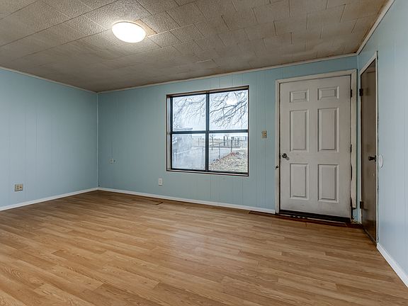 4th image of 21395 Pioneer Cir