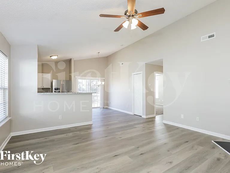 4952 Silverdene St — Photo 7