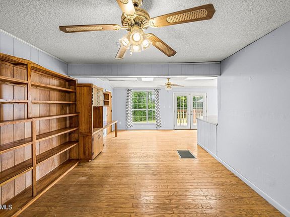 5th image of 720 Haywood Dr NW