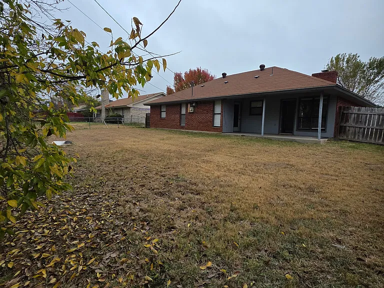 1819 Sundown Dr — Photo 16