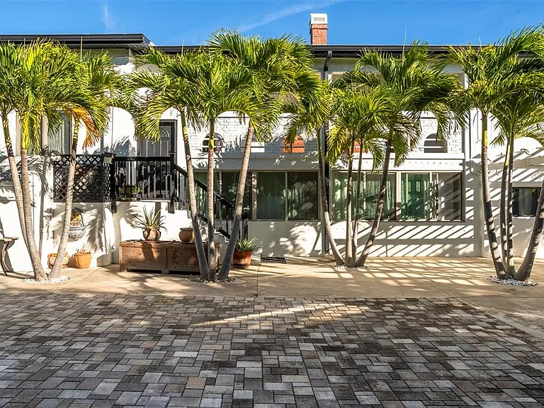 2710 Hibiscus Dr W — Photo 44