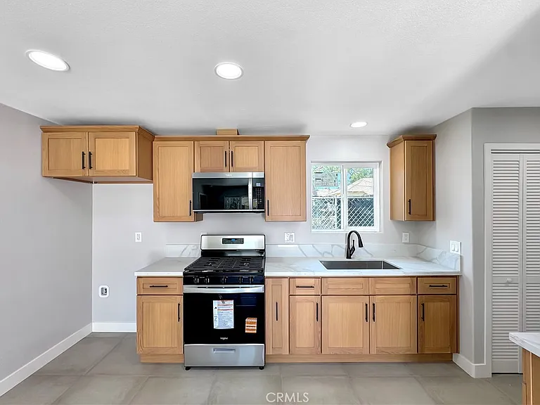 4187 Dwight Ave — Photo 5