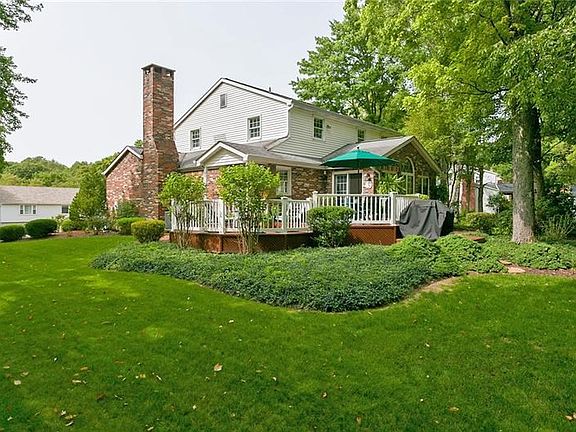 2nd image of 3209 Cambridge Ct