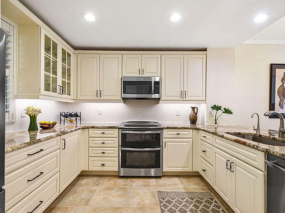5th image of 817 Oak Harbour Dr
