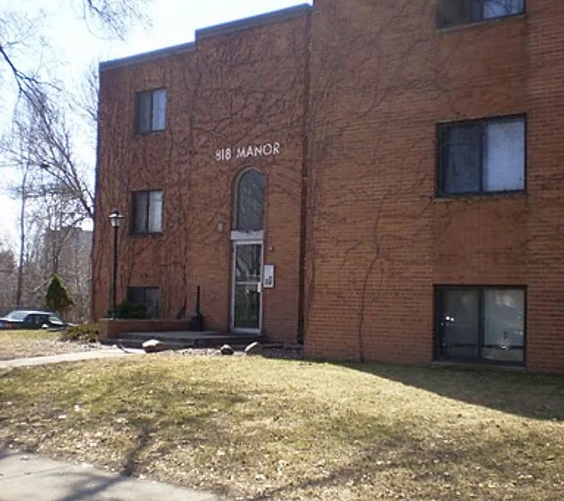 818 8th St SE