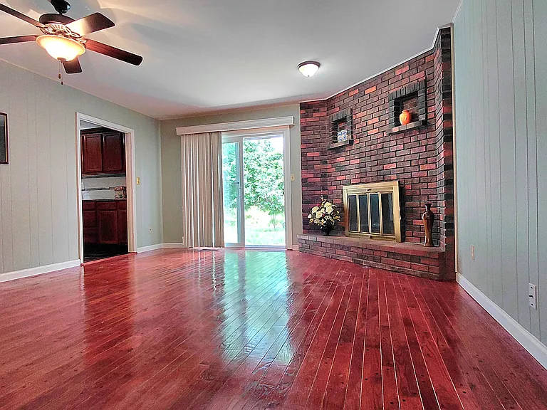 874 Hollyridge Dr — Photo 11