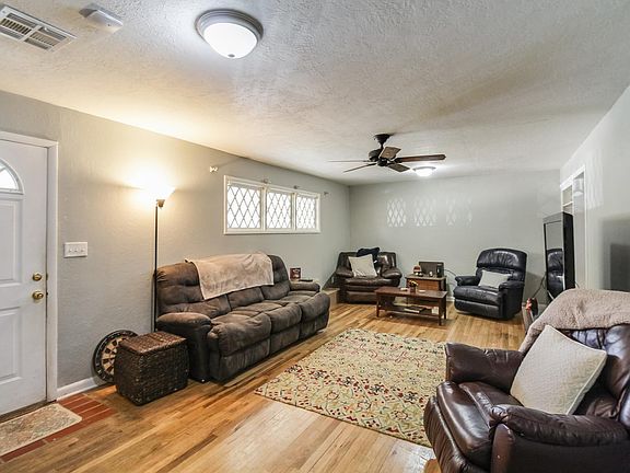 2nd image of 804 W Brooke Ave