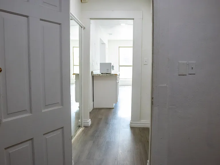 1603 W Laurel — Photo 17