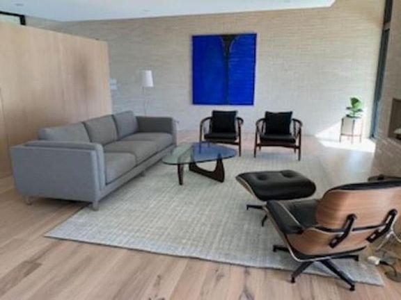 3rd image of 5 Huntington Cir