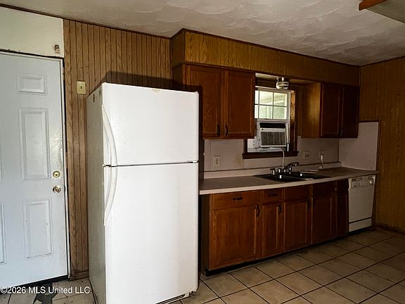 4th image of 204 N Wilson Blvd