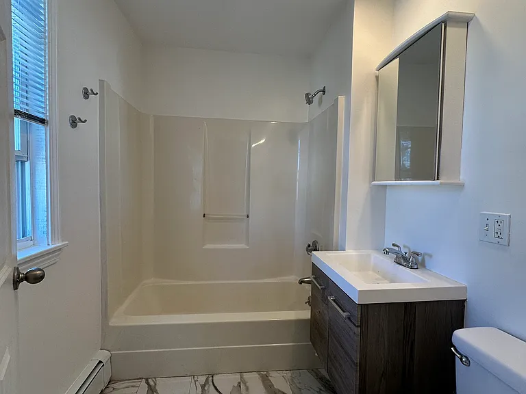 29 Vernon St #2R — Photo 15