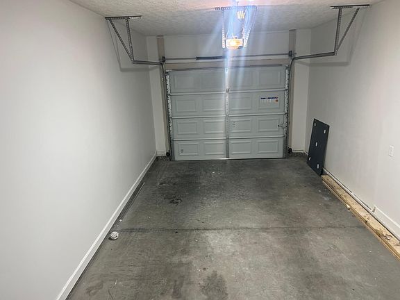 3rd image of 725 Village Creek Dr APT B