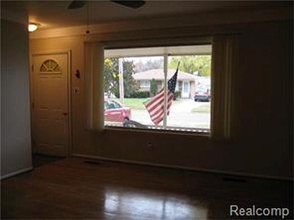 3rd image of 2117 Malvina St