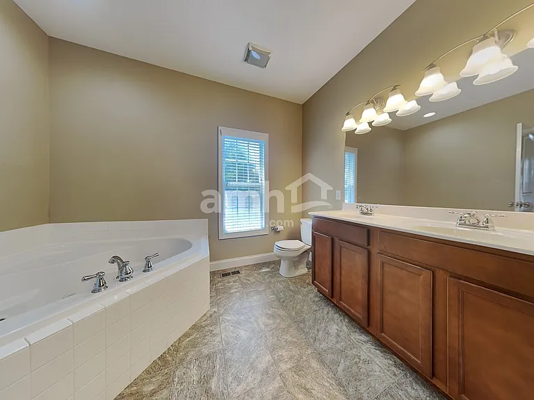 4721 Dawn Oaks Ln — Photo 12