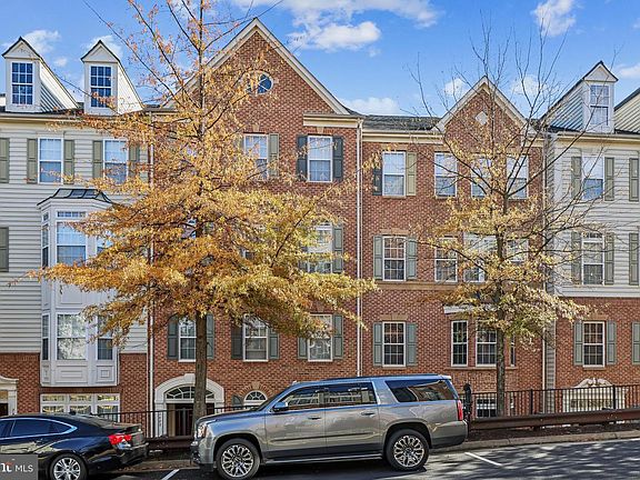 2nd image of 2488 Eastbourne Dr #313