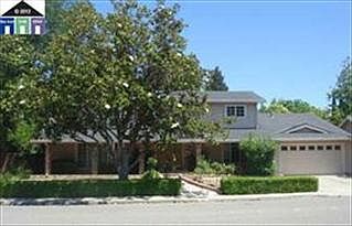 2nd image of 802 Stonehaven Dr