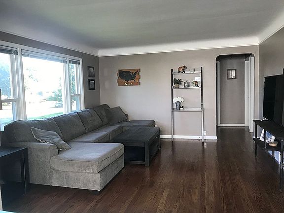 3rd image of 2983 Alden Dr