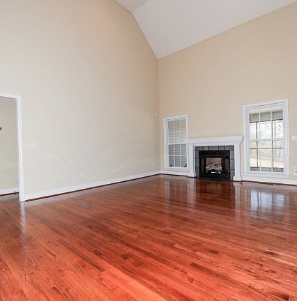 3rd image of 601 Madelyn Dr