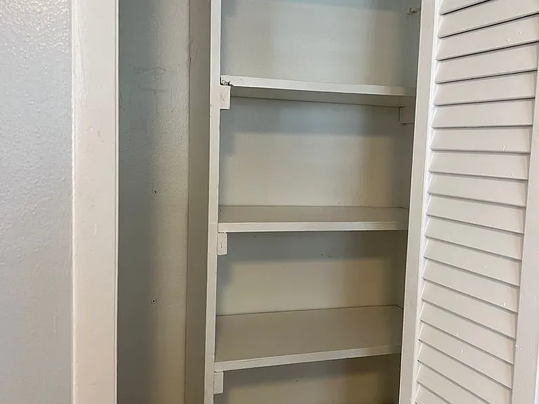 Manatee Bay Apartments — Photo 41