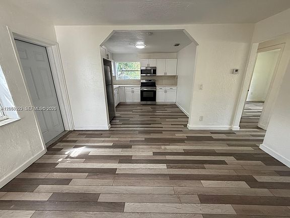 4th image of 2813 Dewey St #1