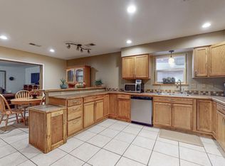 735 Emerald Dr NE, Rio Rancho, NM 87124