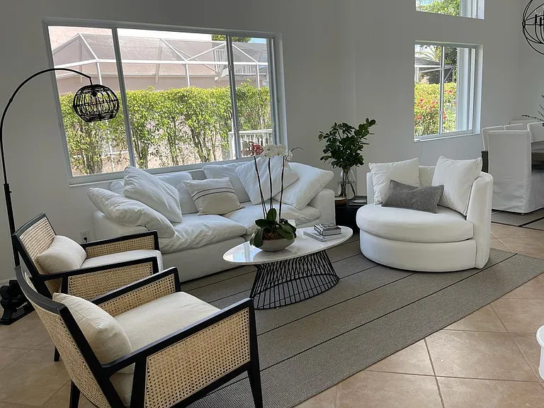 4600 Mariners Cove Dr — Photo 3