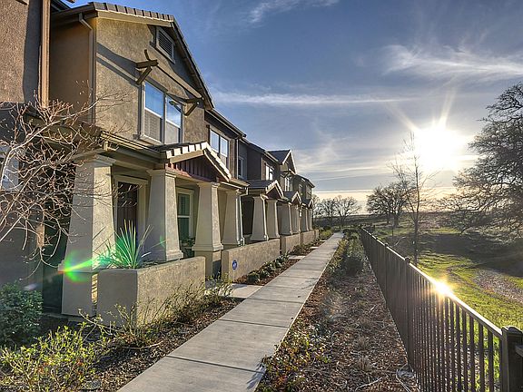 4th image of 109 Blossom Rock Ln