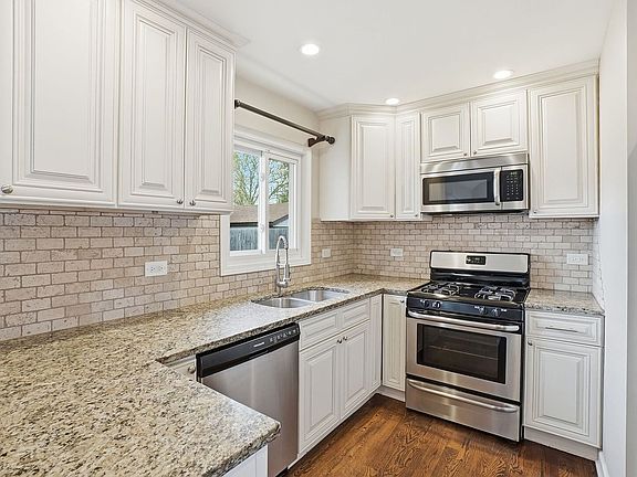 4th image of 8718 Cranbrook Ln