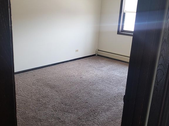 4th image of 15710 Lake Dr APT 2BL