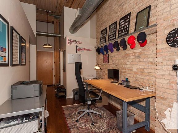 3rd image of 2333 W Saint Paul Ave #333JC