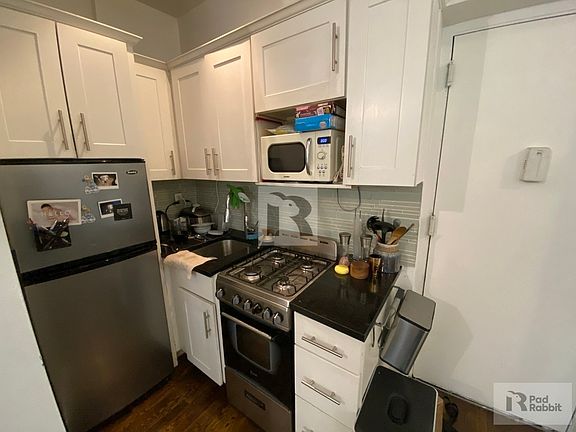 5th image of 1154 Pacific St #1ER