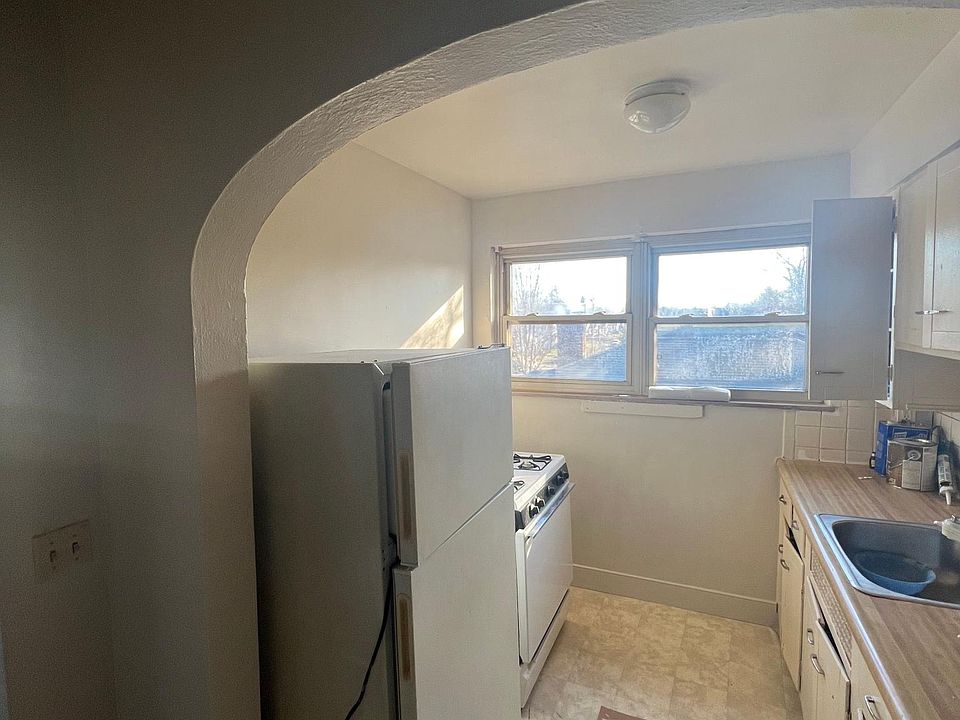 2nd image of 4251 Glenway Ave #2