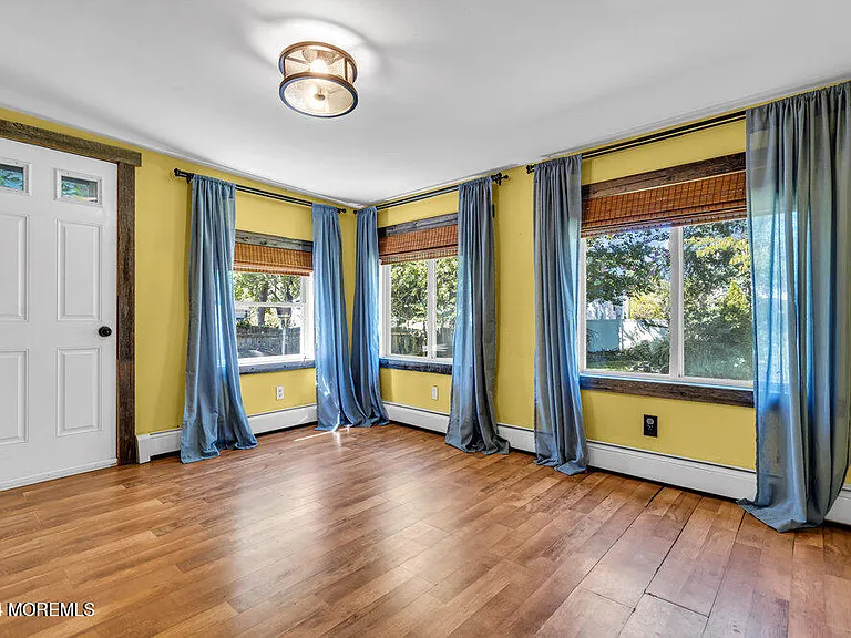 105 Longfellow Ave — Photo 15