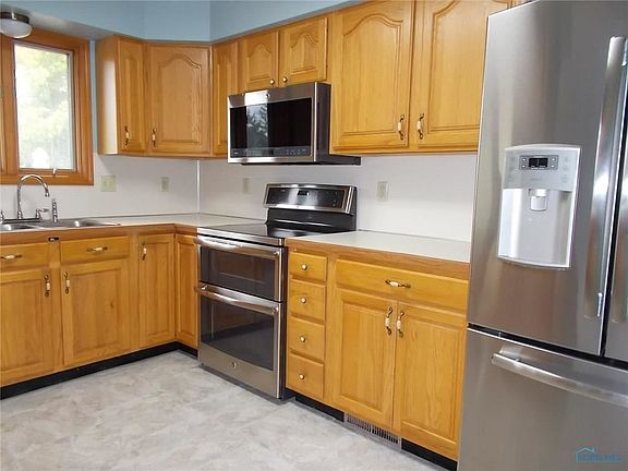 5th image of 560 Becklee Dr