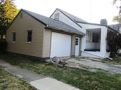 502 E Willow St Photo 1