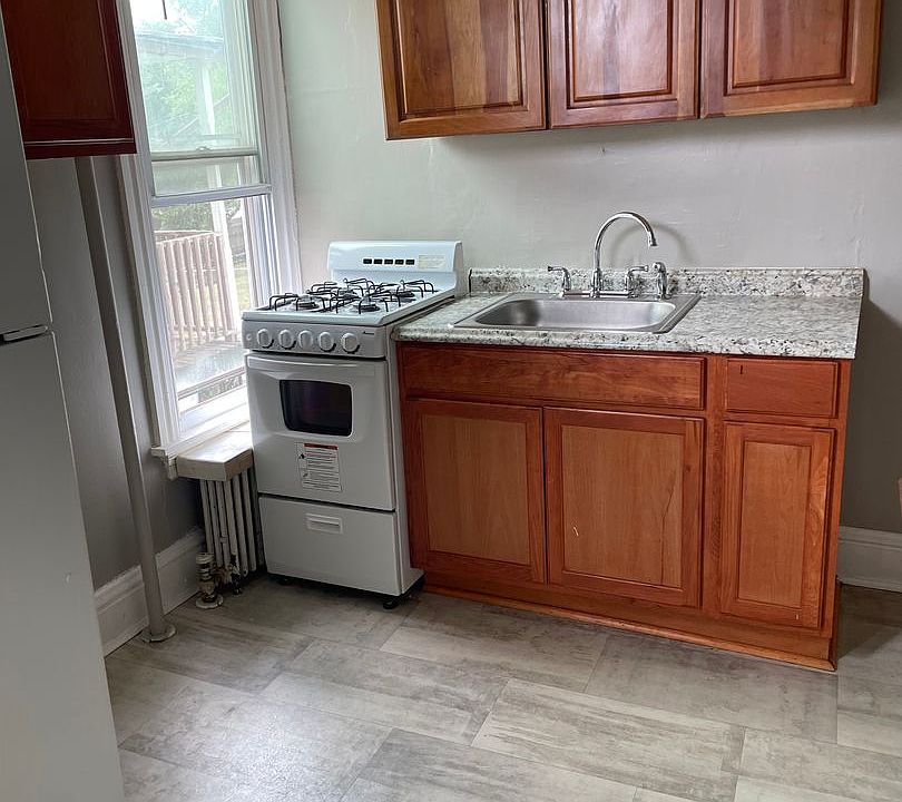 2nd image of 335 Pine St Floor 2