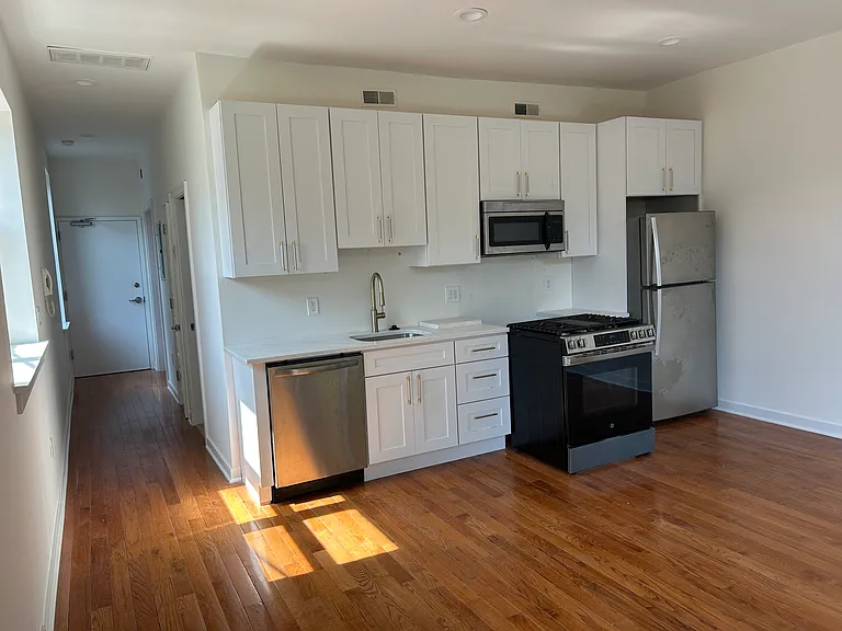 1330 Lombard St #2 — Photo 2