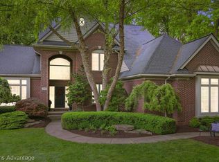 7092 S Oak Ct E, West Bloomfield, MI 48323