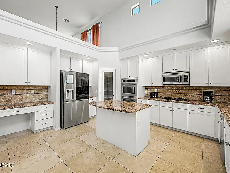 29601 W Columbus Ave — Photo 10