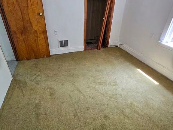 3rd image of 215 Grant St