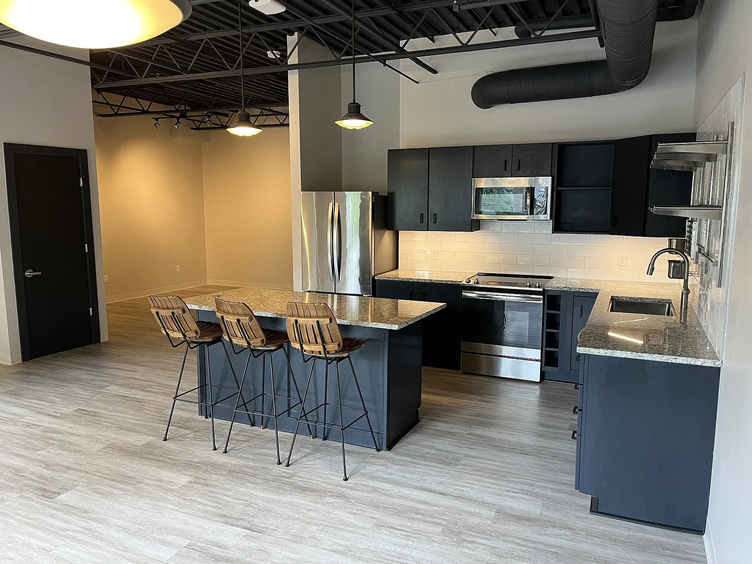 337 University Avenue - 2D — Photo 2
