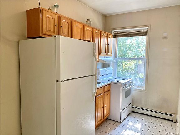 3rd image of 3726 Dyre Ave