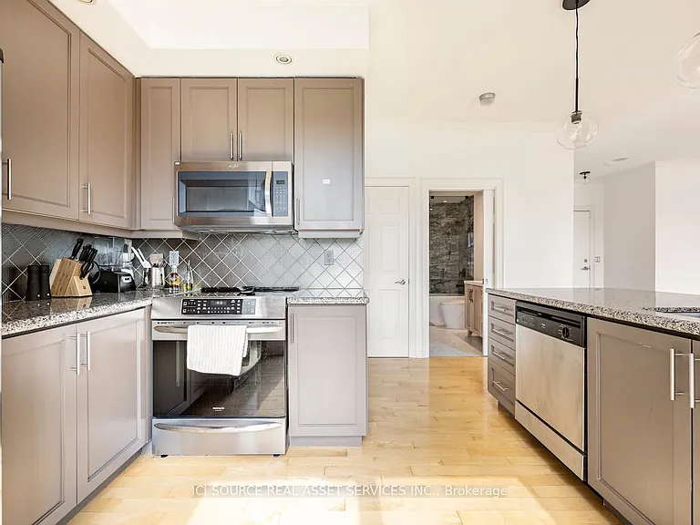 250 Wellington St W #Penthouse 40 — Photo 8