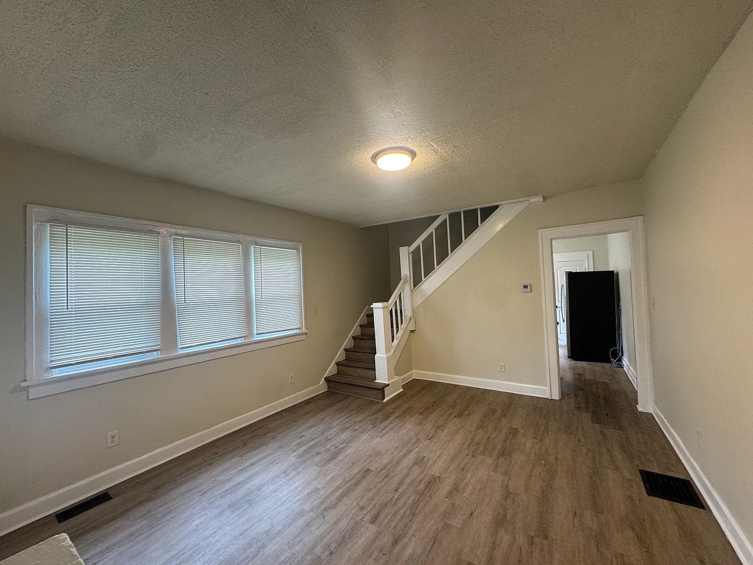 3 bed, 1.5 bath, 1287 sqft, $1,850 — Photo 3